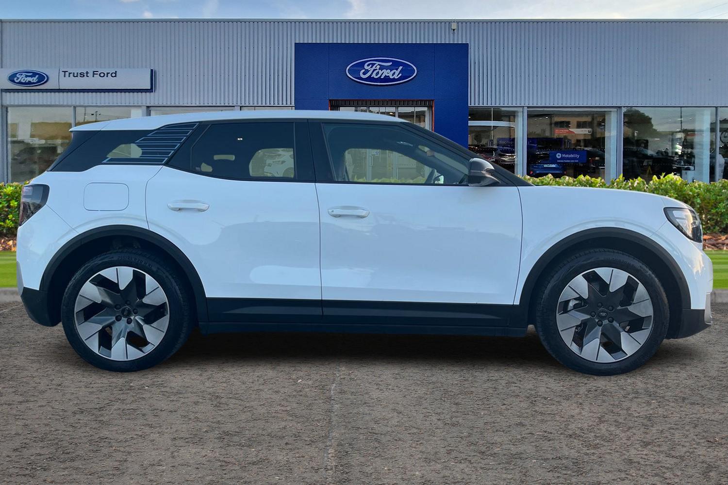 Ford Explorer Photo 2