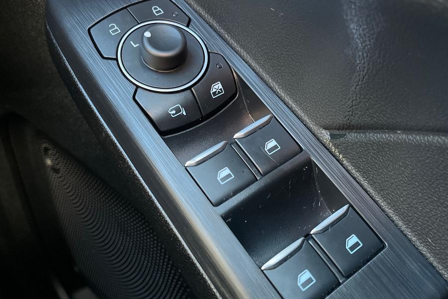 Ford KUGA Photo autoimg-888b73ddf5ce7339178bdfd3d9885013c6192c06.jpg