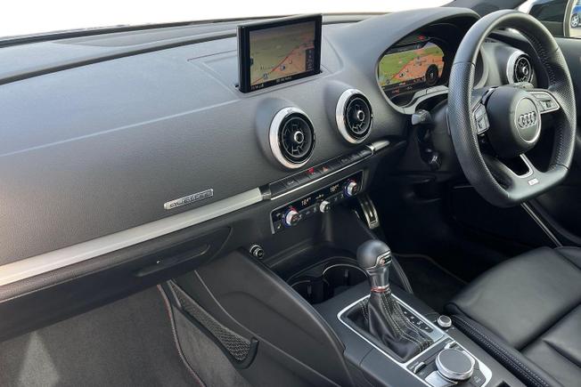 AUDI S3 Photo 2