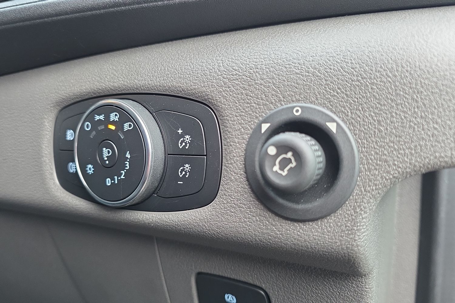 Ford E-TRANSIT Photo 27
