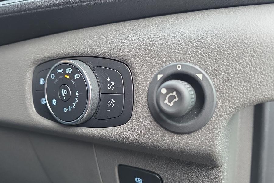 Ford E-TRANSIT Photo autoimg-88a1e53380037f39c5f180c1038486f3575ecd1f.jpg