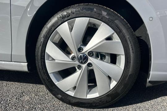 Volkswagen Golf Photo autoimg-88a72e1cda07e617d1e54f53527110c0d4991512.jpg
