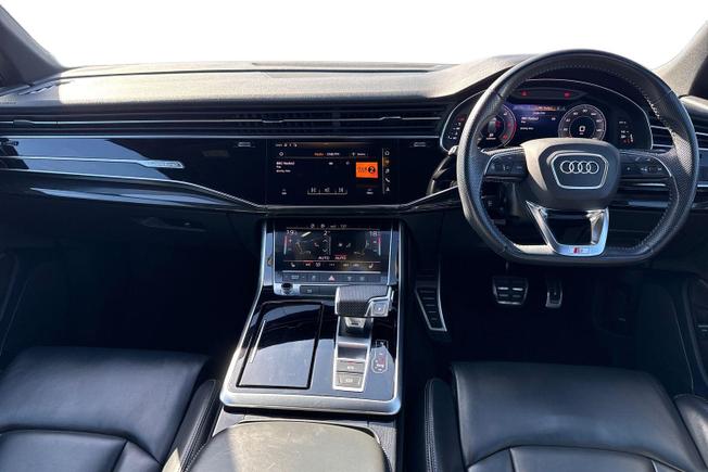 AUDI Q7 Photo 10