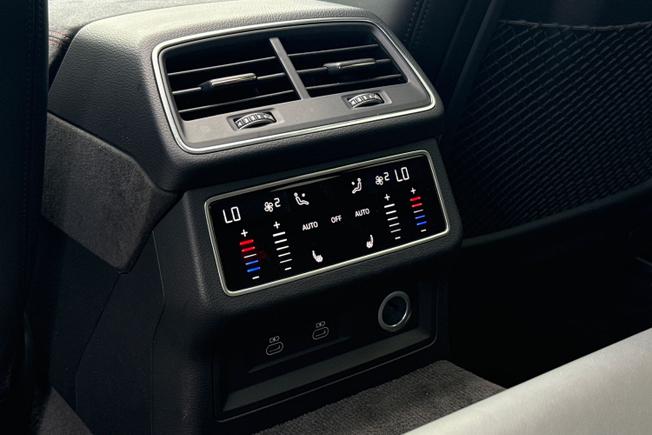 AUDI RS6 Avant Photo 27