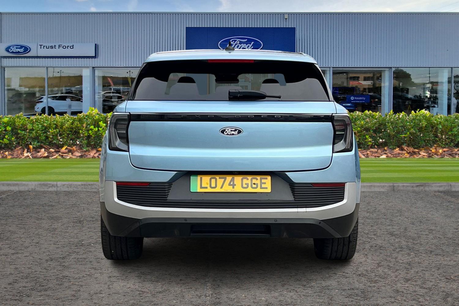 Ford Explorer Photo 6