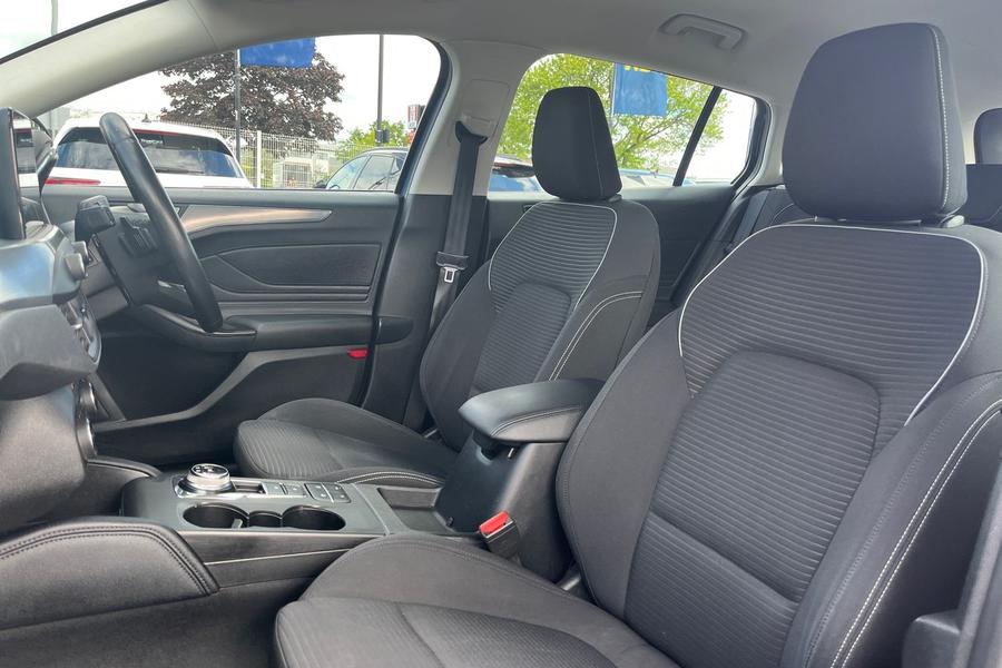 Ford Focus Photo autoimg-88b19bdada7d30c878856fe94e7e76be8e613041.jpg