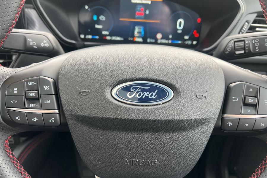 Ford Kuga Photo autoimg-88b3139565da739487441365ab22c598a6934628.jpg