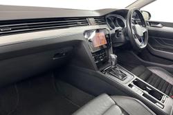 VOLKSWAGEN Passat Photo 2