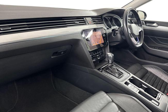 VOLKSWAGEN Passat Photo 2