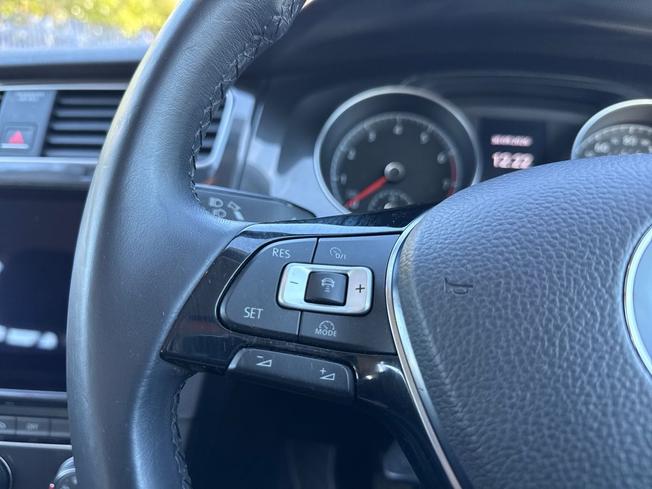 VOLKSWAGEN Golf Photo 16