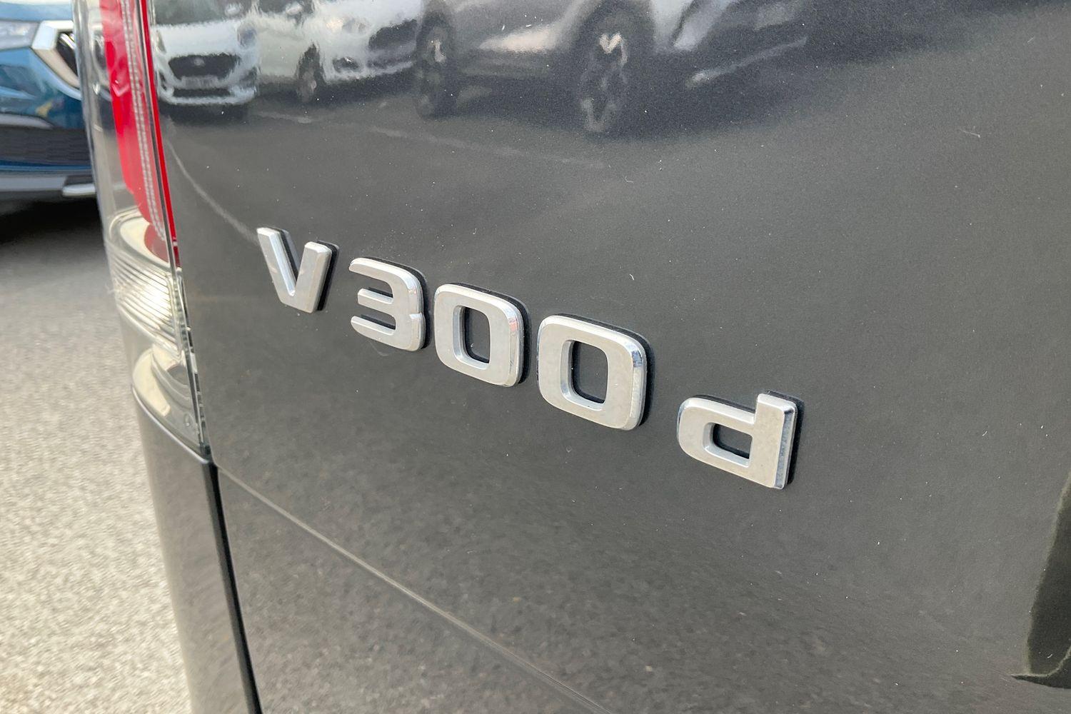 Mercedes-Benz V CLASS Photo 38