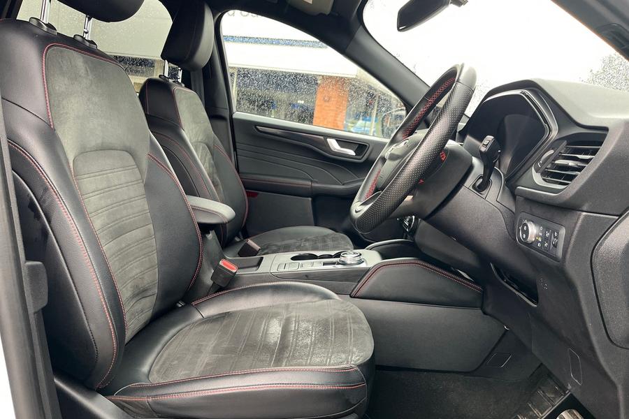 Ford Kuga Photo autoimg-88c8b5d9ddb5d12bb857fde2245c5f9e77138316.jpg