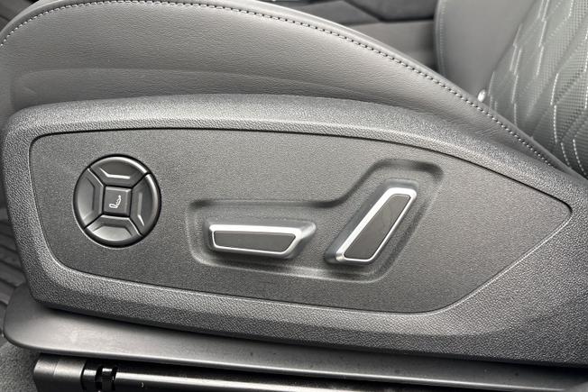 AUDI S6 E-Tron Avant Photo 23
