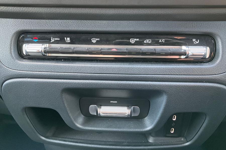 Mercedes-Benz VITO Photo autoimg-88dce926475bbe475f1f6216019249251b7b1652.jpg
