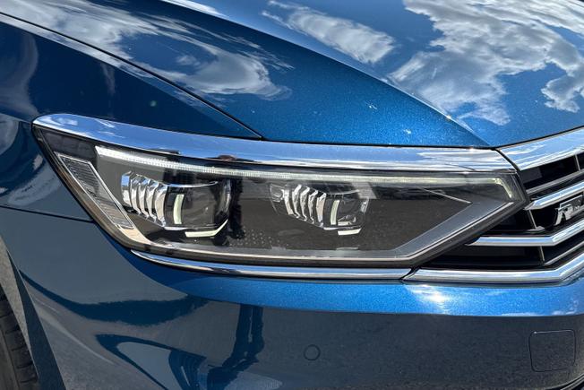 VOLKSWAGEN Passat Photo 19