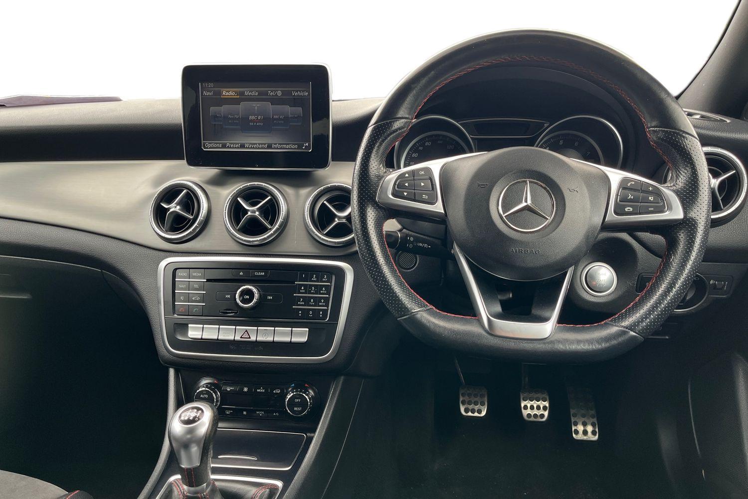 Mercedes-Benz CLA Photo 10