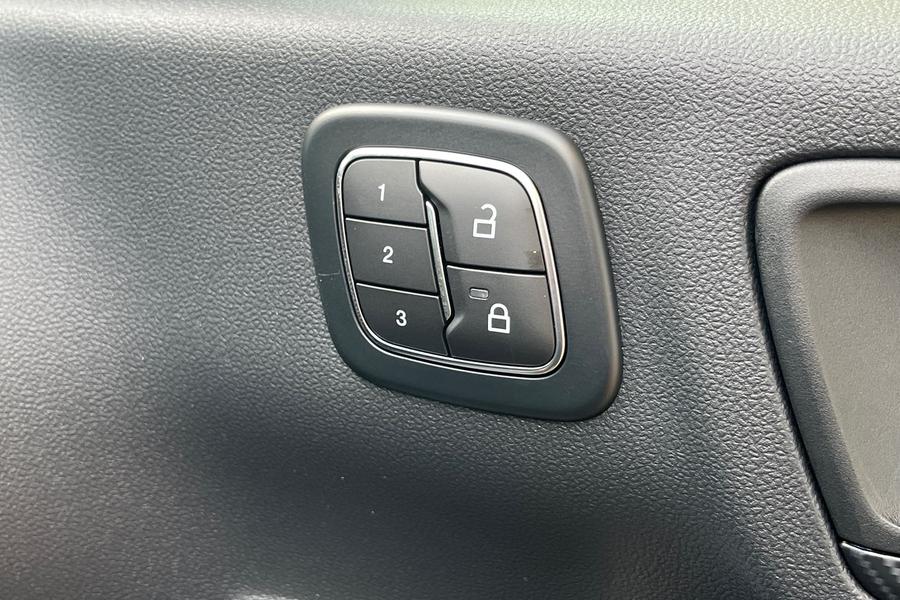 Ford KUGA Photo autoimg-88f2a9984bc76f5f8cff8f99f760b736d7c8409d.jpg