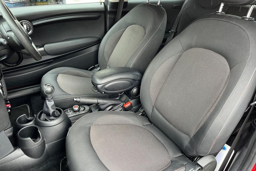MINI HATCHBACK Photo autoimg-88f3d5883f28b64eb32f48ff372db9bb0f8cea56.jpg