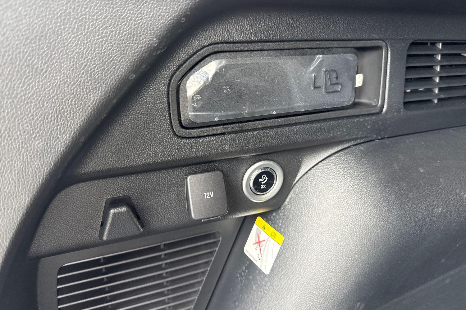 Ford KUGA Photo 37