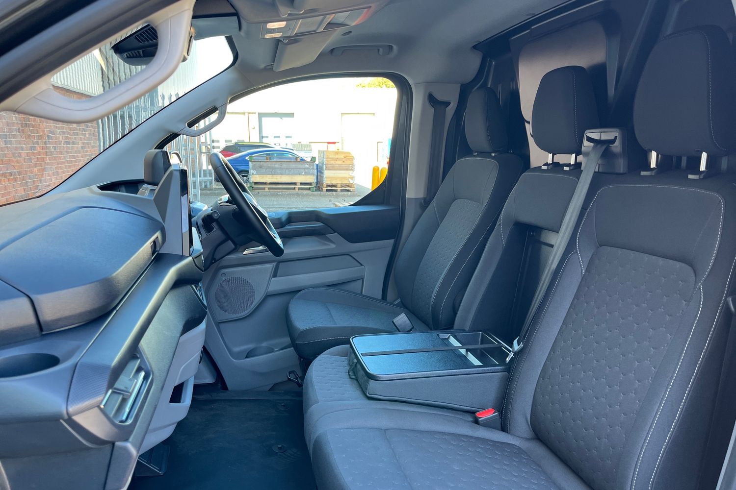 Ford E-TRANSIT CUSTOM Photo 32