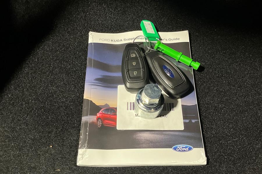 Ford KUGA Photo autoimg-88f4a8db6ee0840cb669b8a08bd003313987822f.jpg