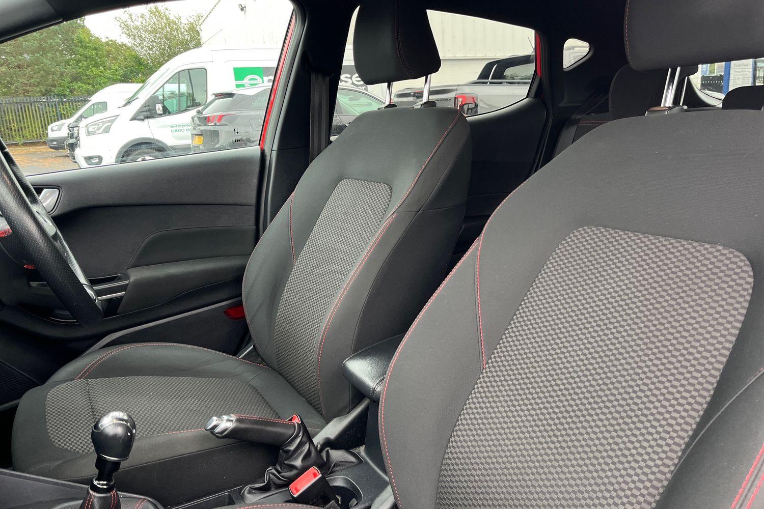 Ford Fiesta Photo 18