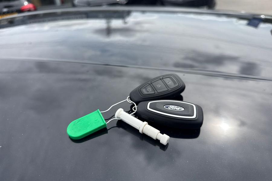 Ford FIESTA Photo autoimg-88f9b23e8d3046a8213df9033e979196c1aac431.jpg