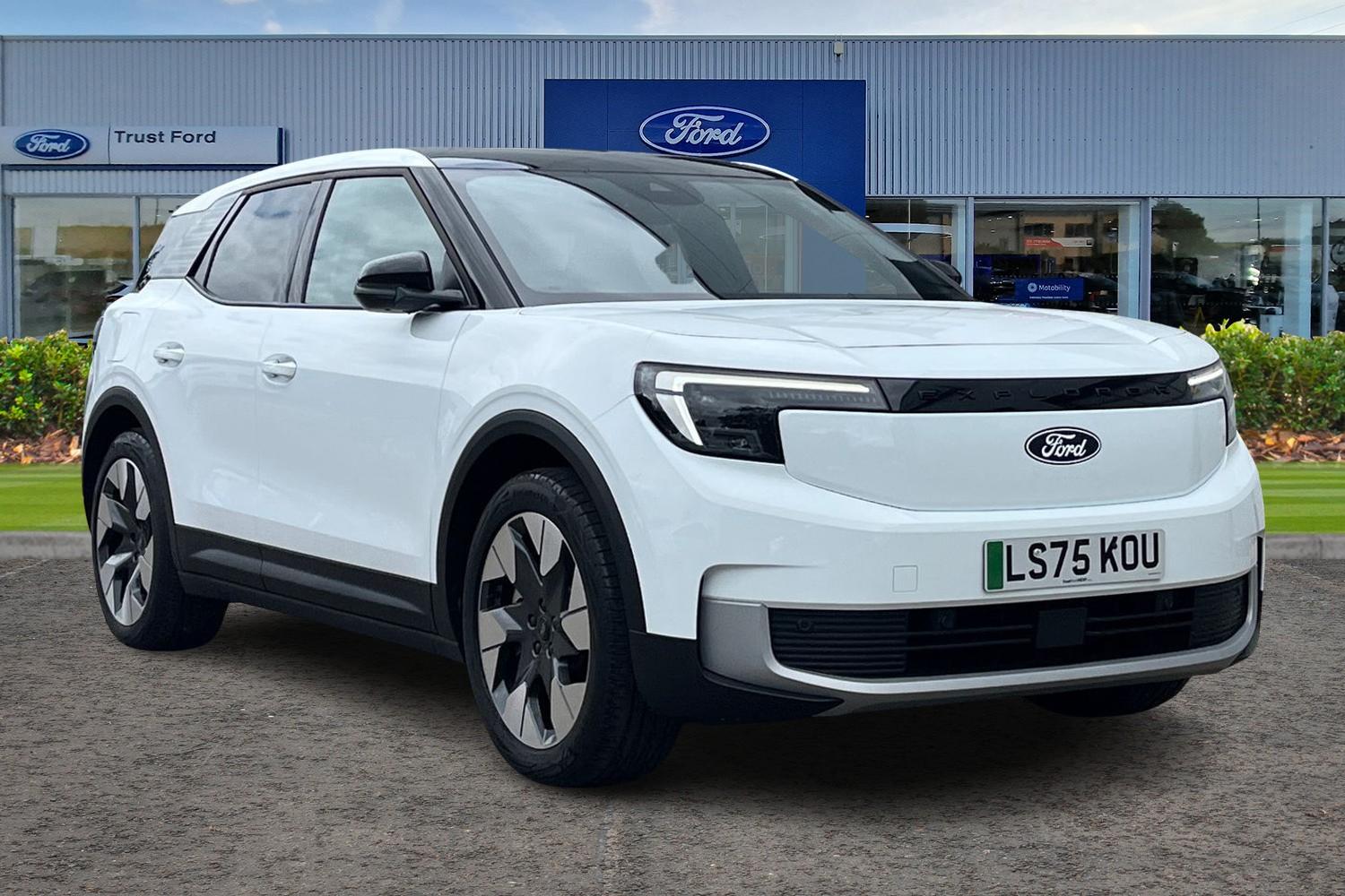 Ford Explorer Photo 0