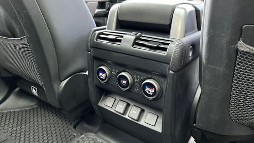 Land Rover Defender Photo autoimg-89027c994397786e5593dc0881b2086e377ea4ea.jpg
