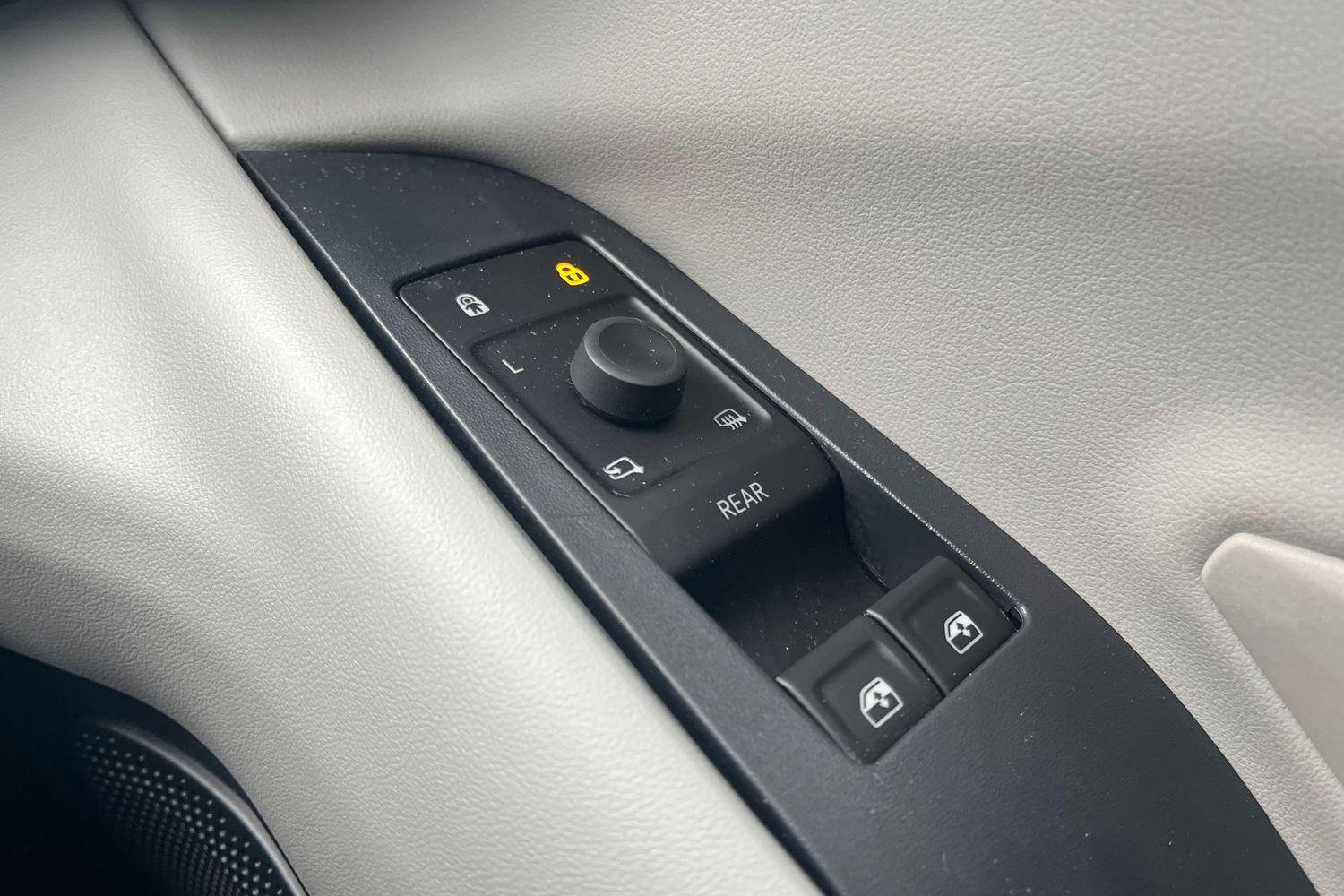 Ford EXPLORER Photo 15