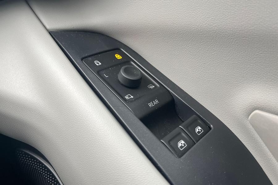 Ford EXPLORER Photo autoimg-8906805085d487a03181de731cb3dc6628ad2295.jpg