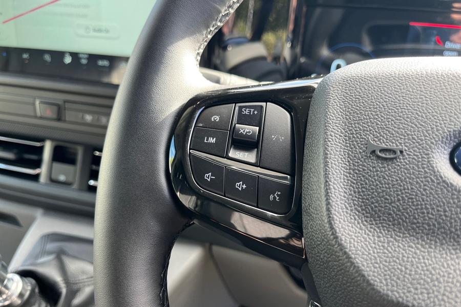 Ford TRANSIT CUSTOM Photo autoimg-890bafdd5ab5668f1a48a52f763c59ba02a6f53f.jpg