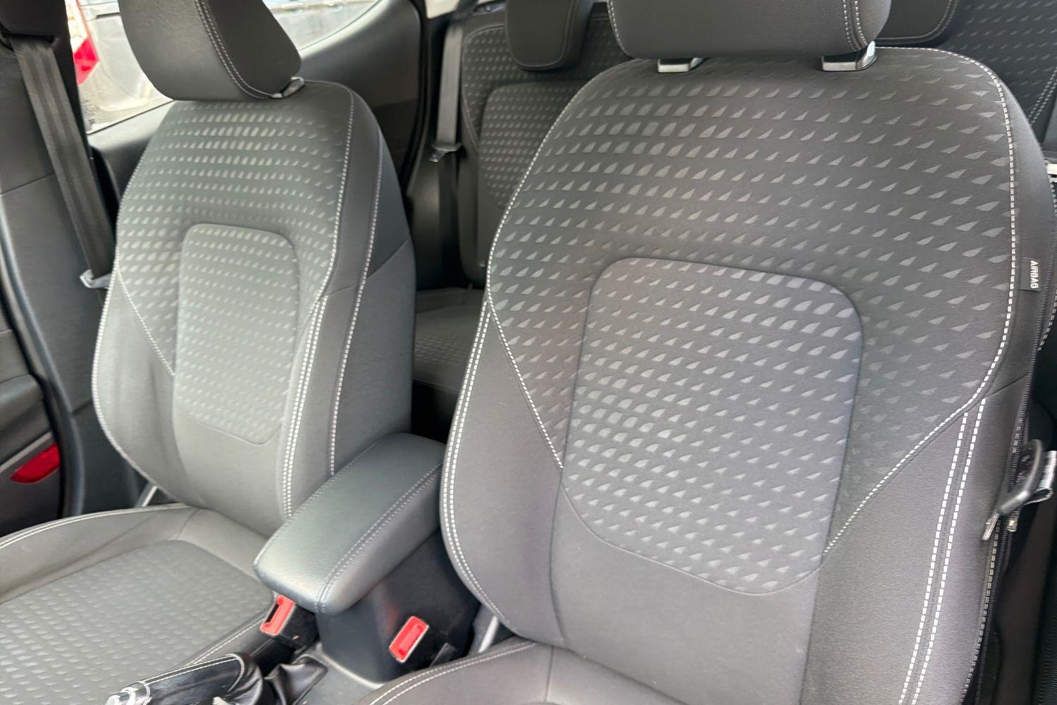 Ford FIESTA Photo 18