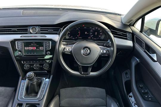 Volkswagen Passat Photo autoimg-891b4e6d61862a262ea7e605d1f3e4021a434442.jpg