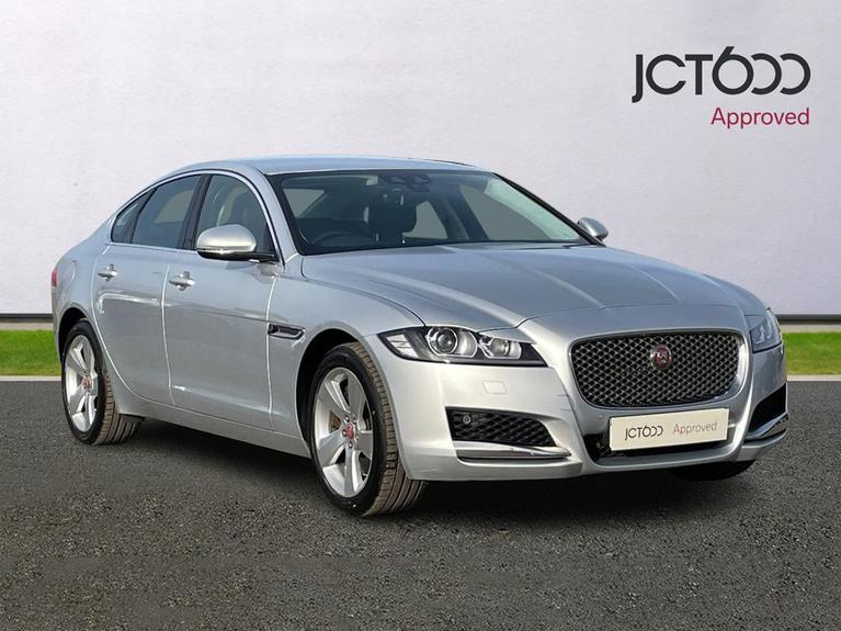 Used 2019 JAGUAR XF 2.0i Portfolio GPF Saloon 4dr Petrol Auto AWD Euro 6 (s/s) (300 ps) Silver at JCT600