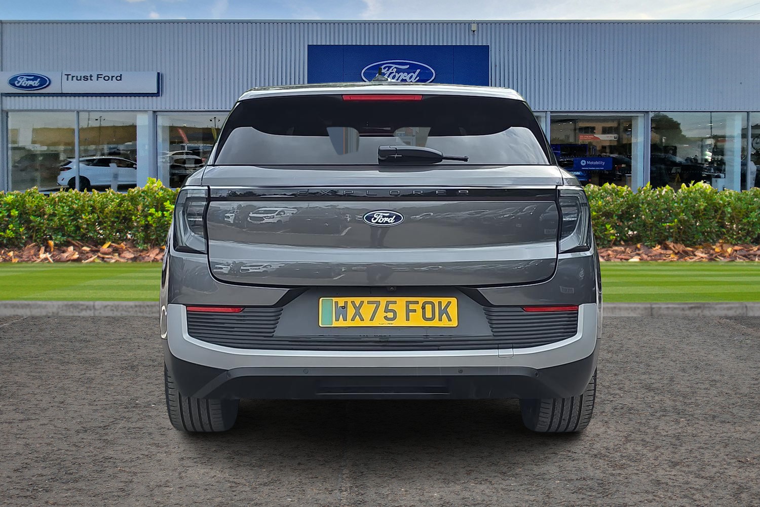 Ford Explorer Photo 12