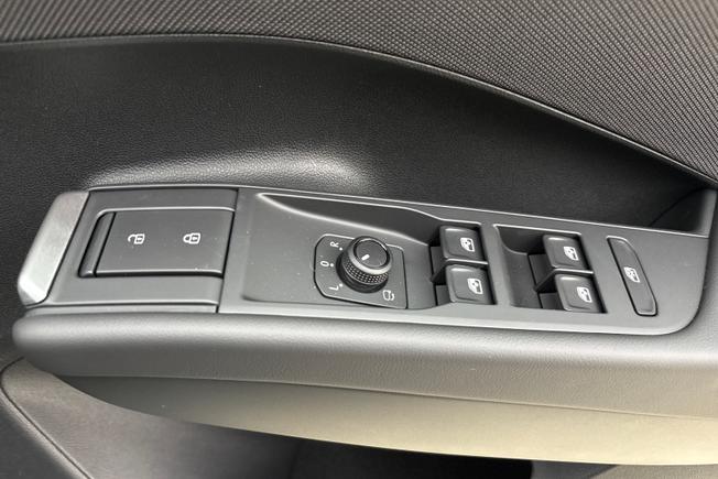 VOLKSWAGEN T-Roc Photo 26