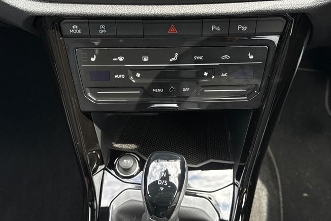 VOLKSWAGEN T-Roc Photo 22