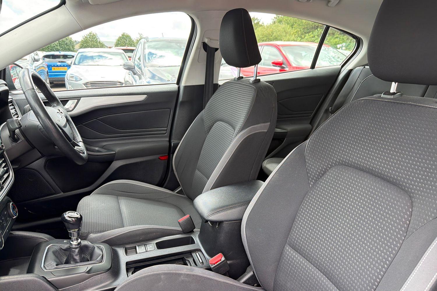 Ford FOCUS Photo 18