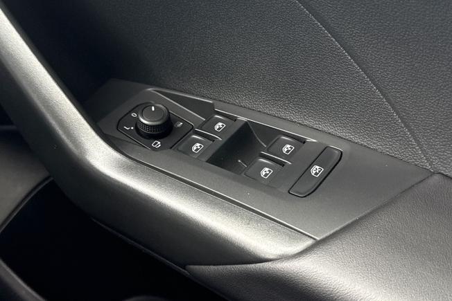 Volkswagen T-Cross Photo 37