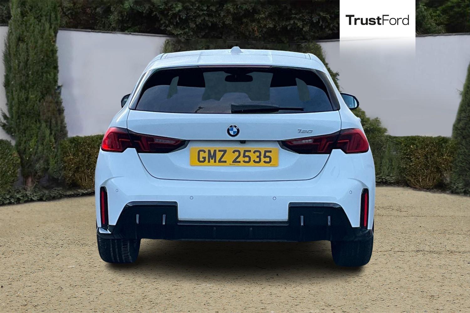 BMW 1 SERIES Photo 6