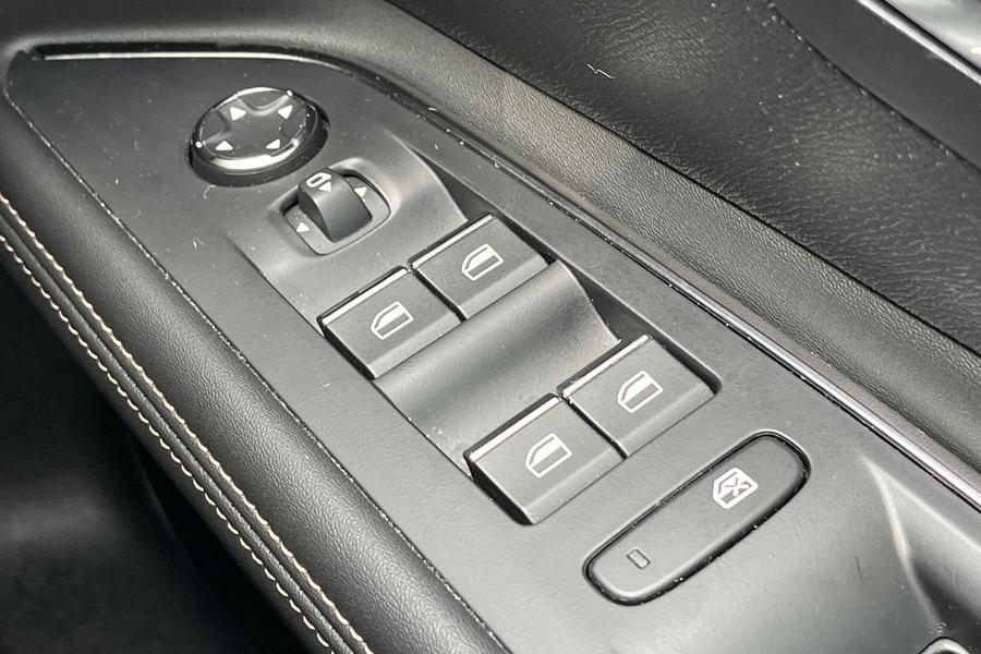 Peugeot 5008 Photo autoimg-8949ebae032088932677237e70ddc533e5ab2953.jpg