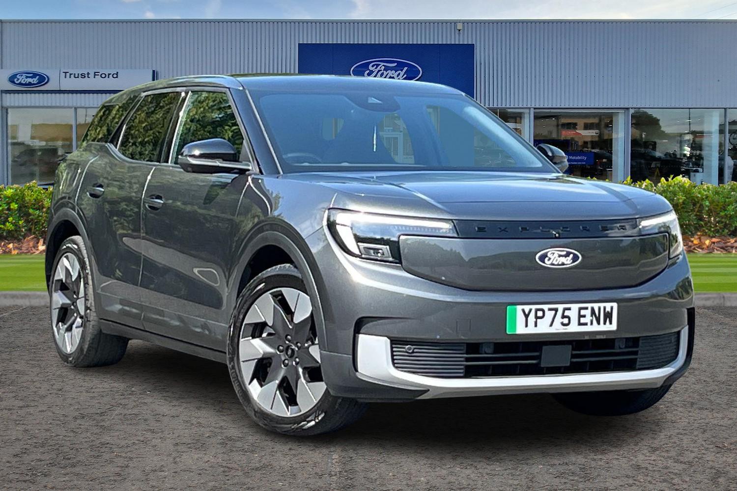 Ford Explorer Photo 0
