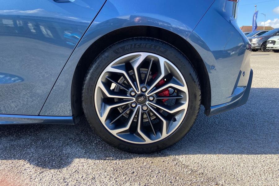 Ford FOCUS Photo autoimg-8950a00fa012f6a385235e24e4c706d6b92dbfa9.jpg