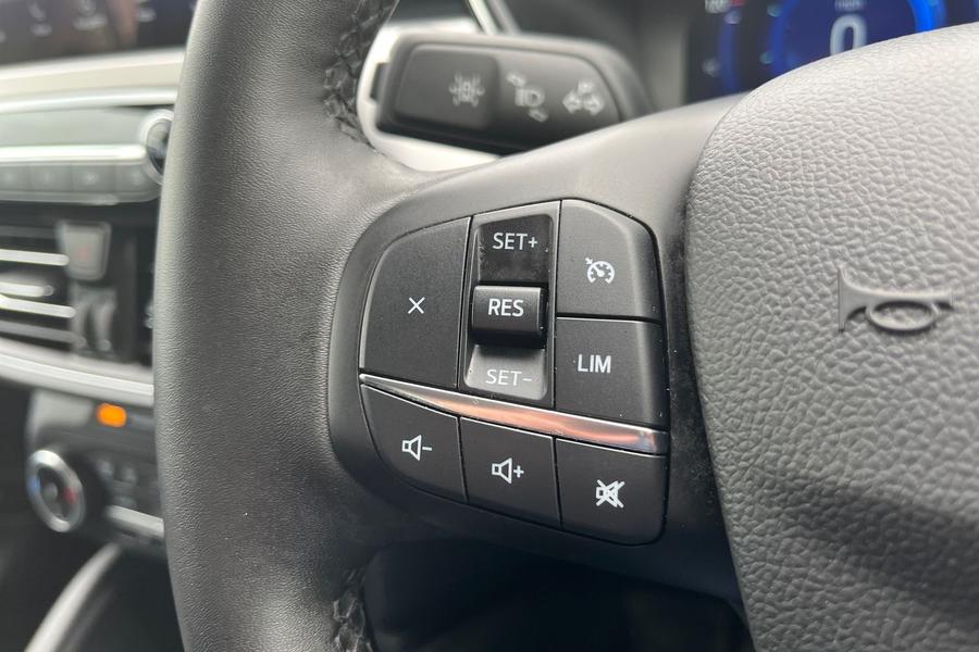 Ford KUGA Photo autoimg-8953050b78b346a731e3b5c09bd1506c1760cd44.jpg