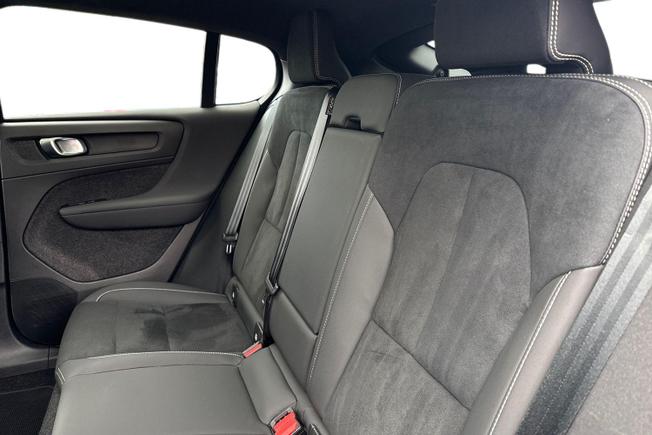 VOLVO C40 Photo 9