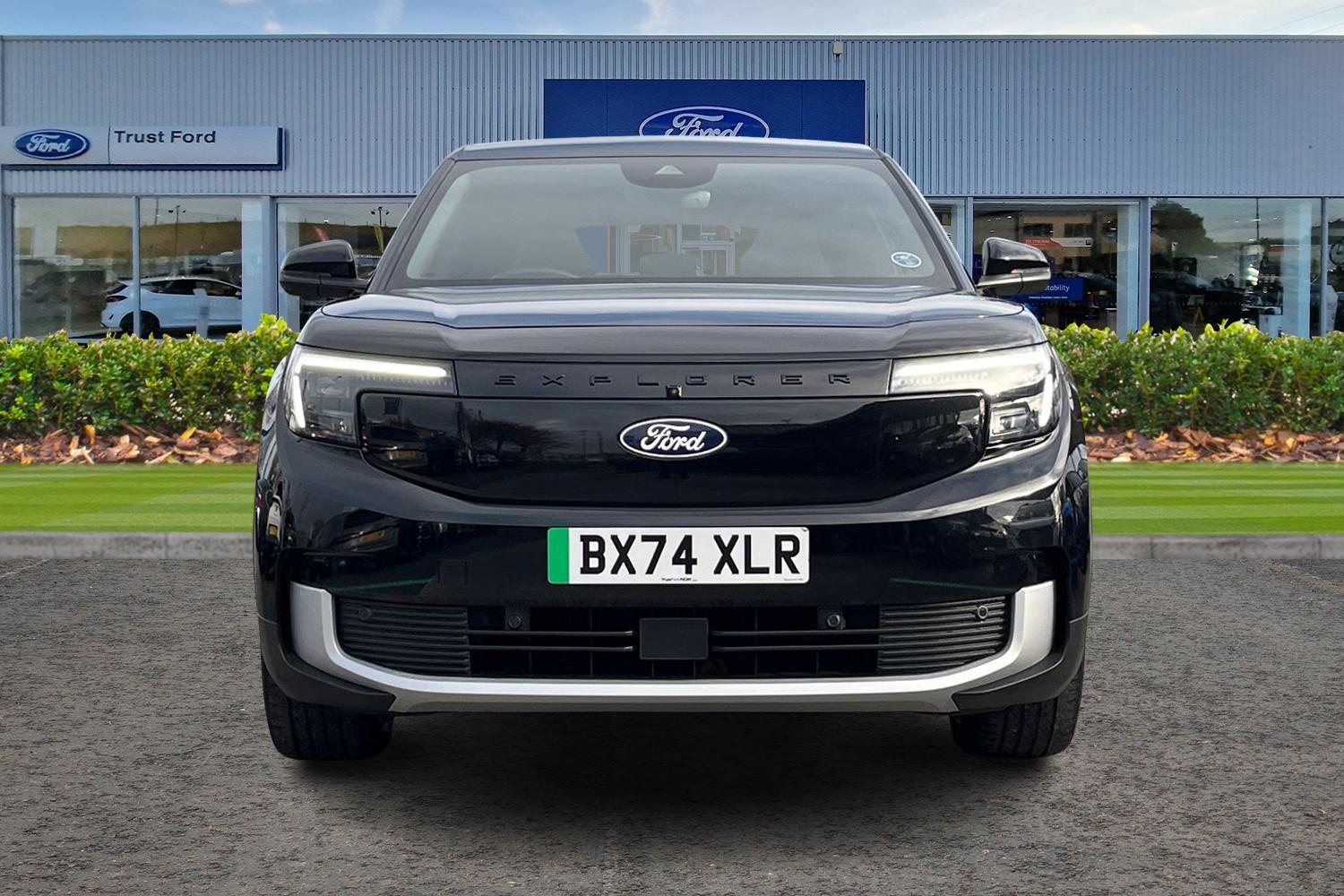 Ford Explorer Photo 5