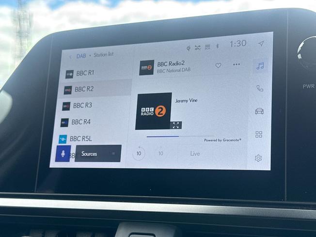 LEXUS Ux Photo 13