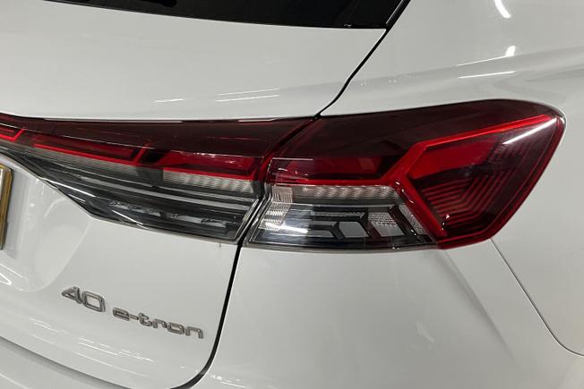 AUDI Q4 E-Tron Photo 18