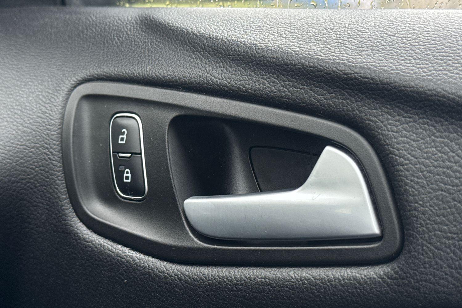 Ford KUGA Photo 33